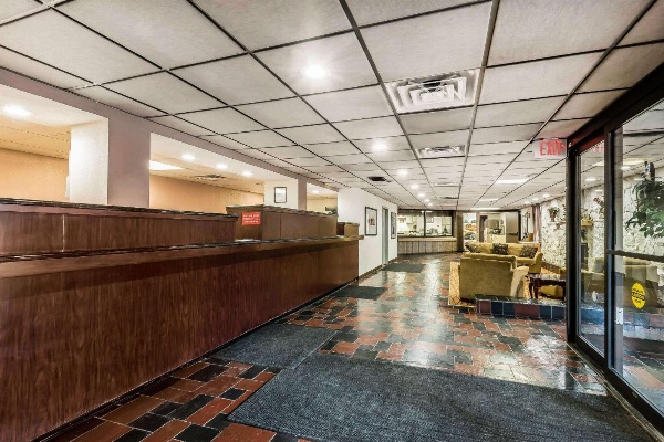 Quality Inn & Suites Binghamton Vestal image 1
